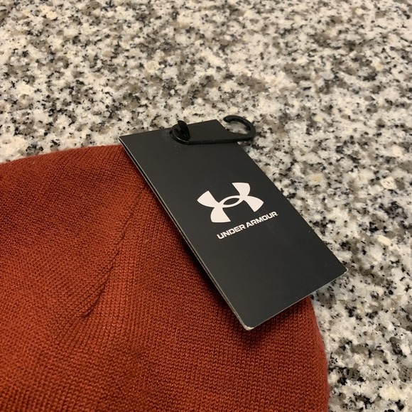 Under Armour ZOA Hat Beanie Fitted Mens One Size‎ Red Knit Winter Logo NEW - Picture 3 of 5